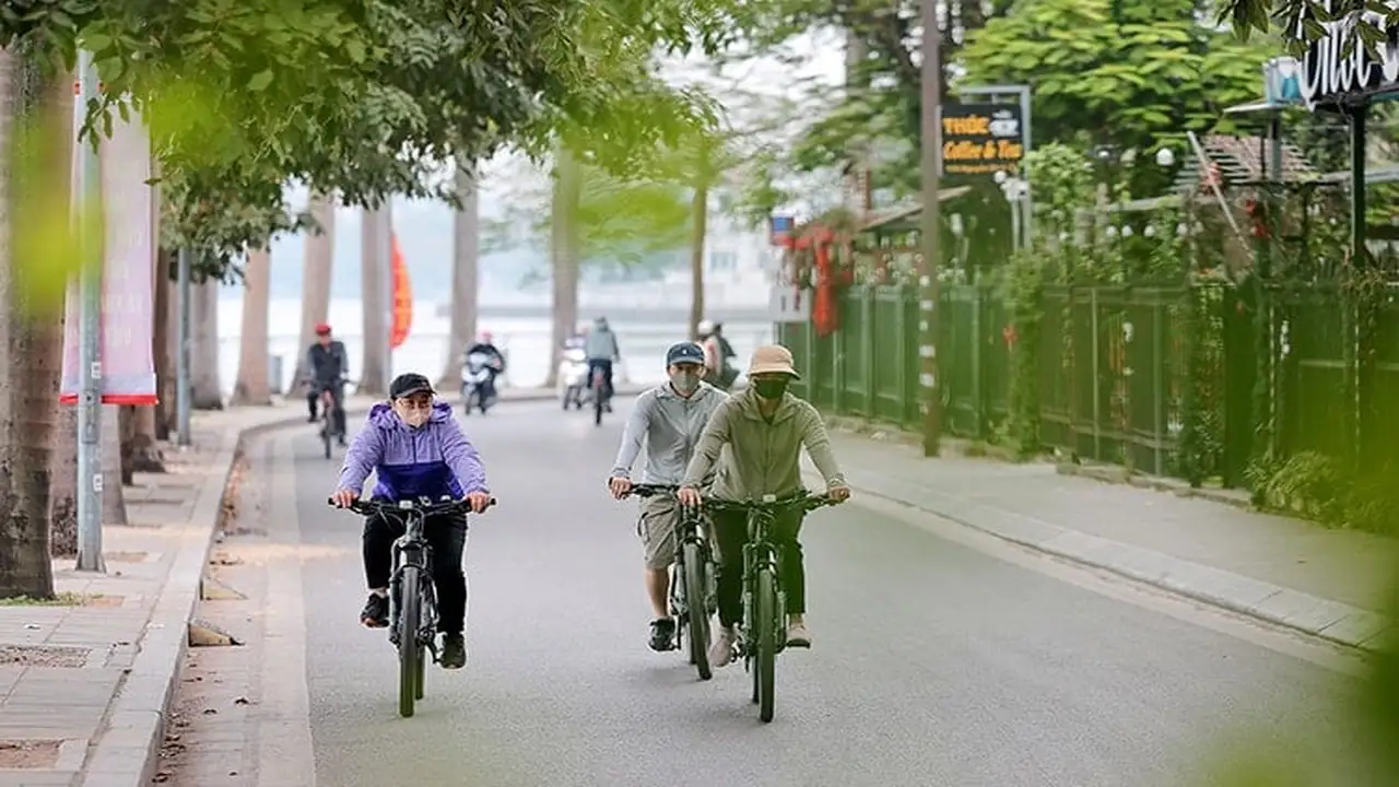 تباين جوي بين أمطار متفرقة في فيتنام الشمالية وارتفاع درجات الحرارة جنوباً